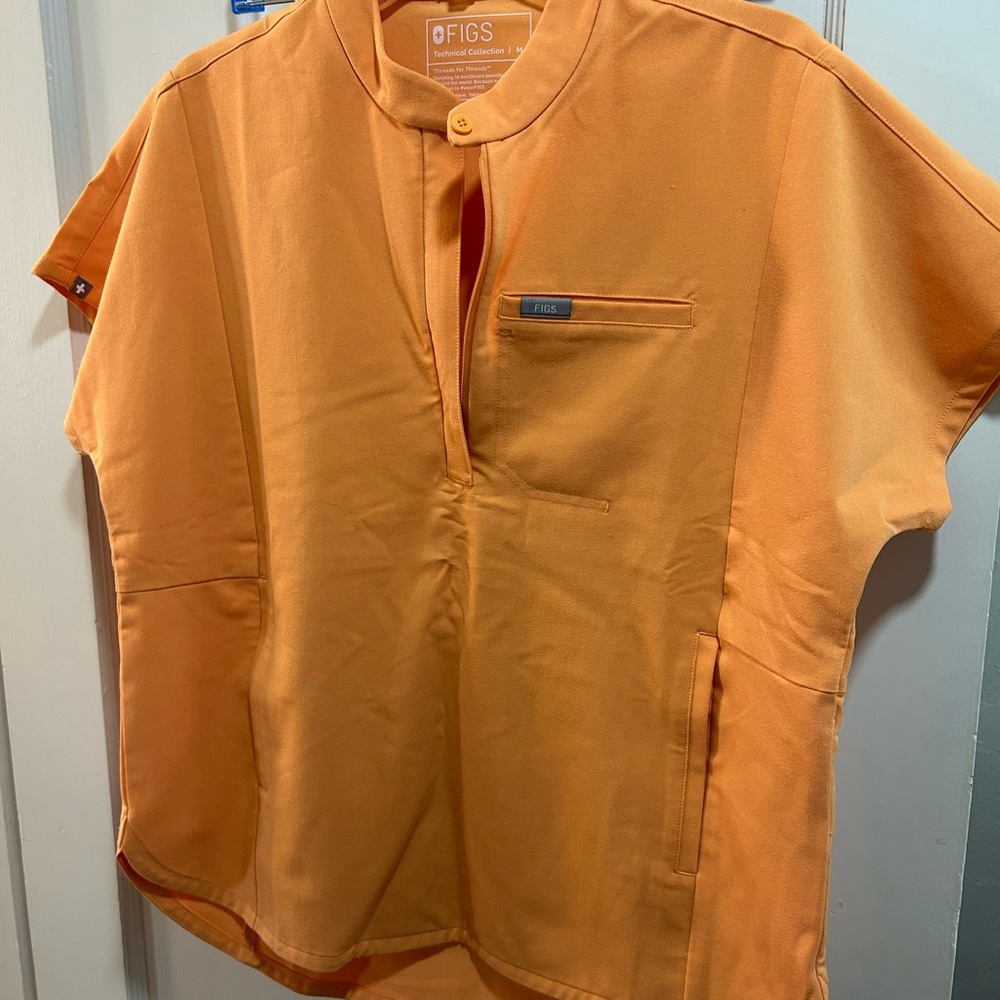 Figs Apricot Technical Collection Top
